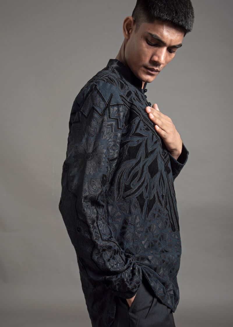 sk-017_hlf_rightangle_one_hand_in_pocket