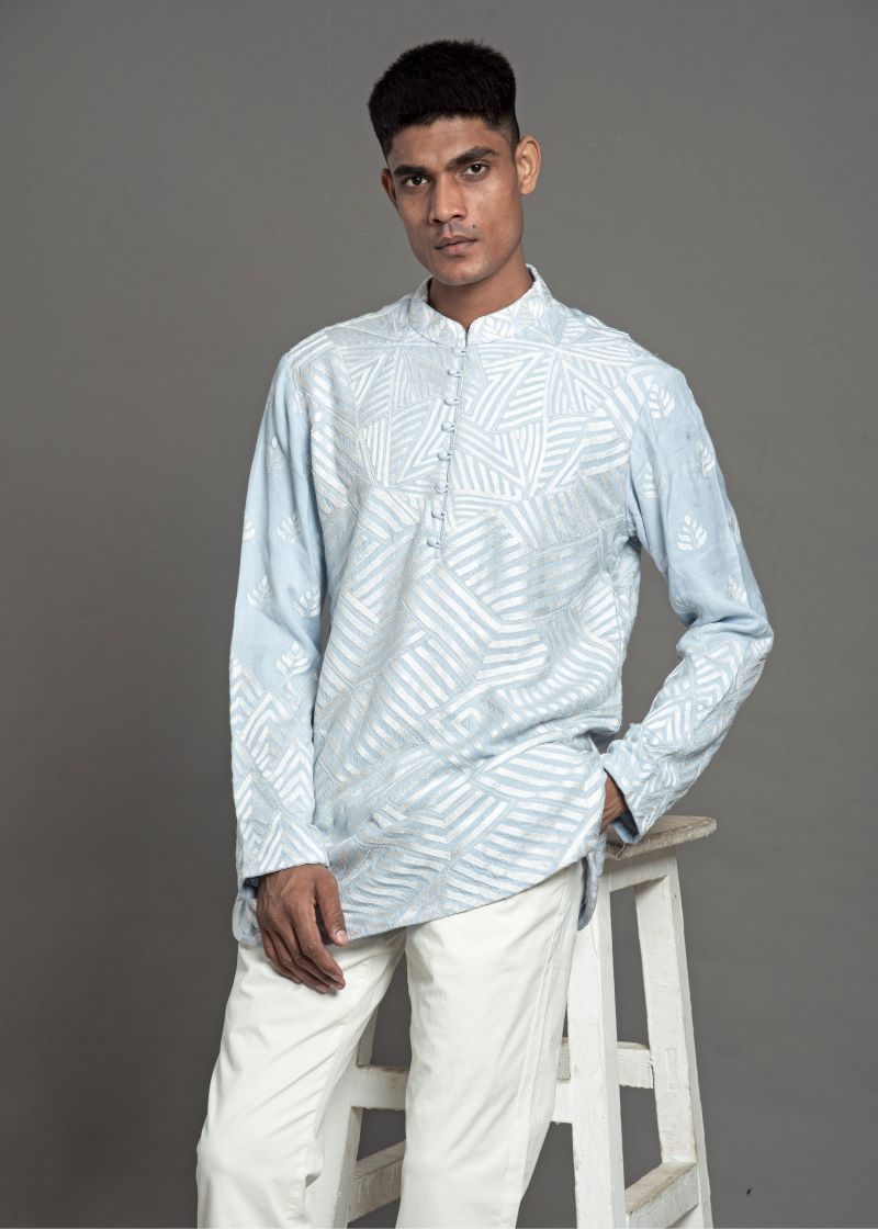 sk-018_hlf_frnt_one_hand_in_pocket